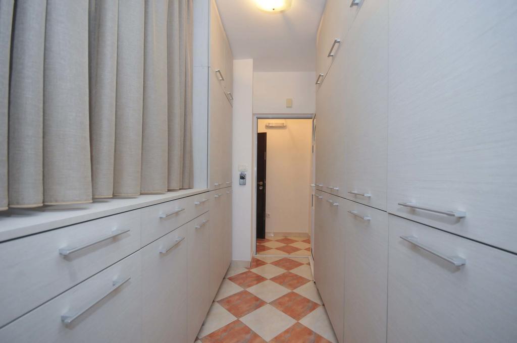 D&d 3 Apartment *